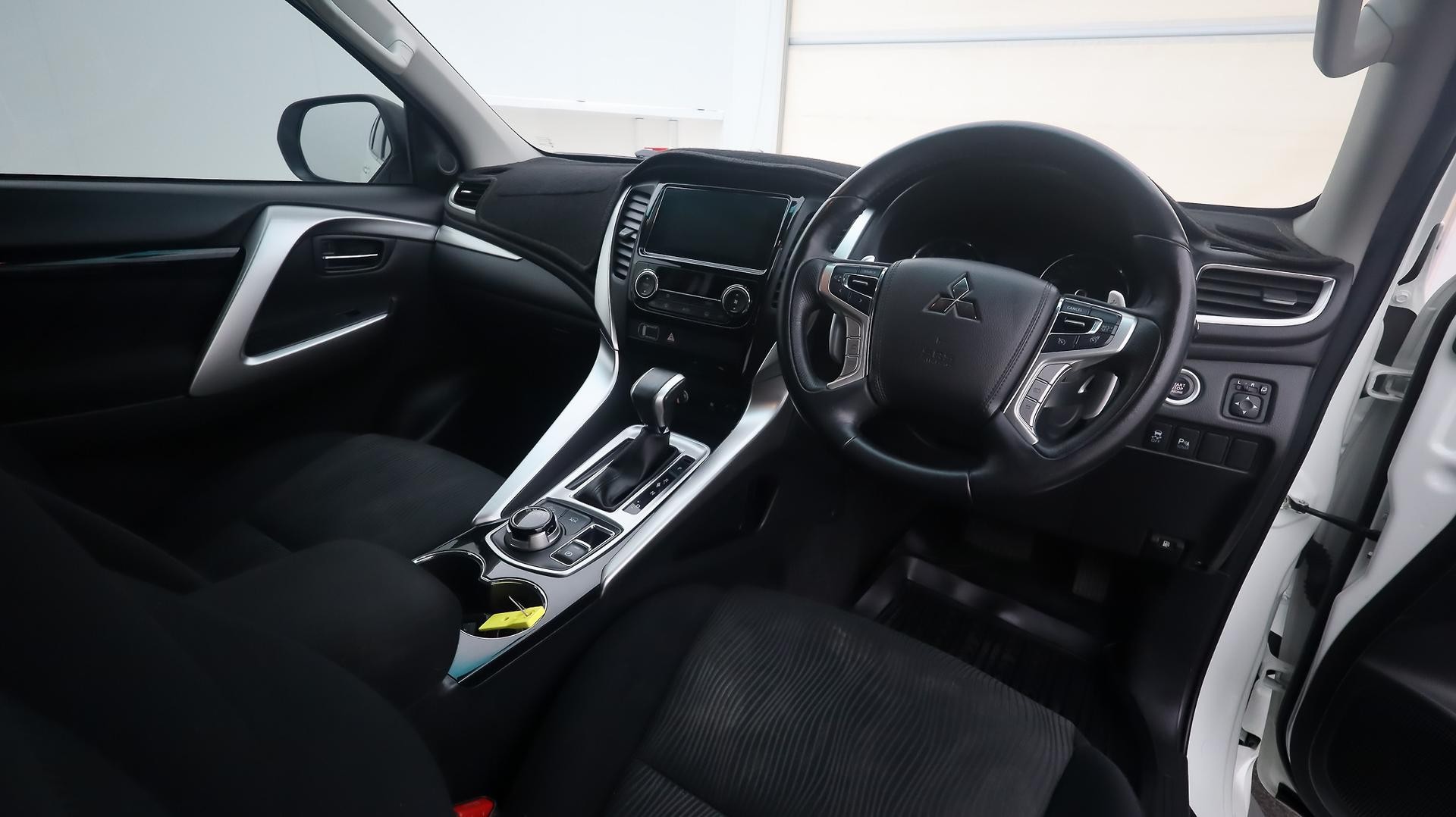 Mitsubishi Pajero Sport image 4