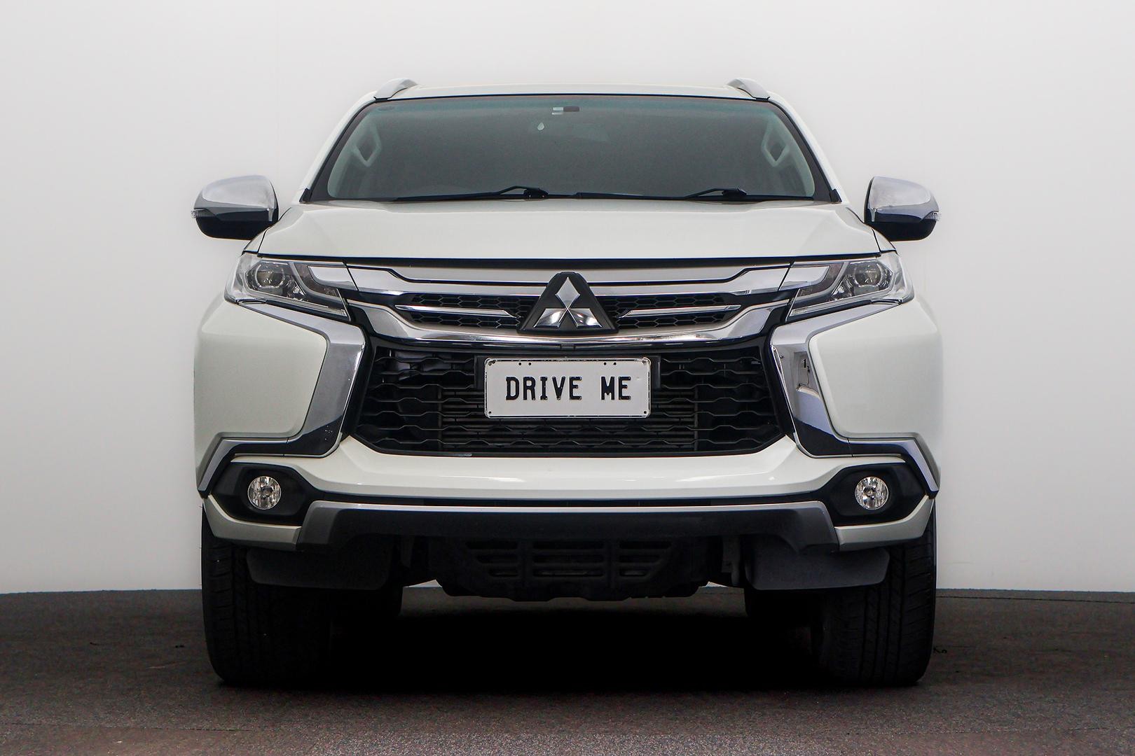 Mitsubishi Pajero Sport image 2