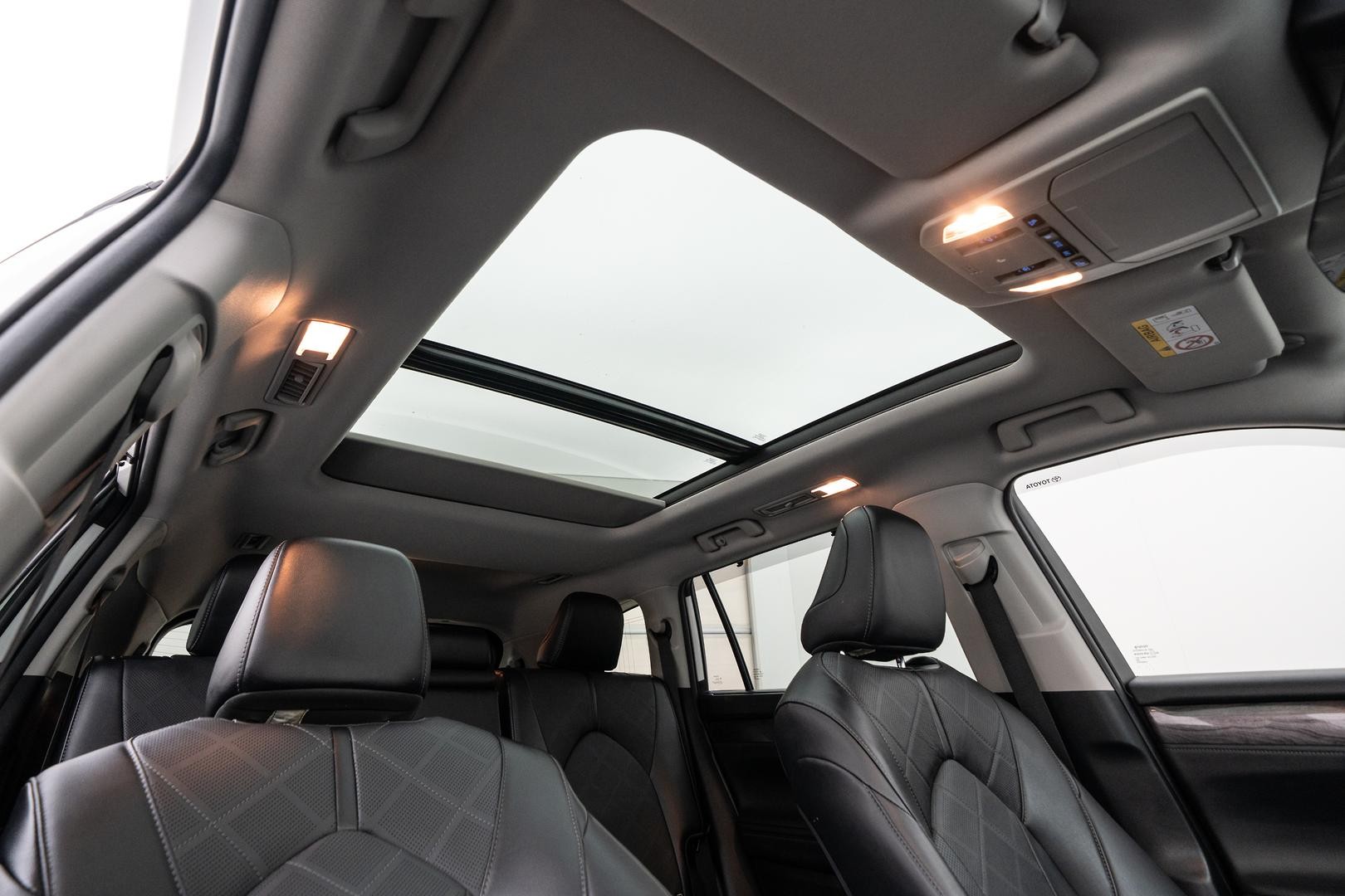 Toyota Kluger image 4