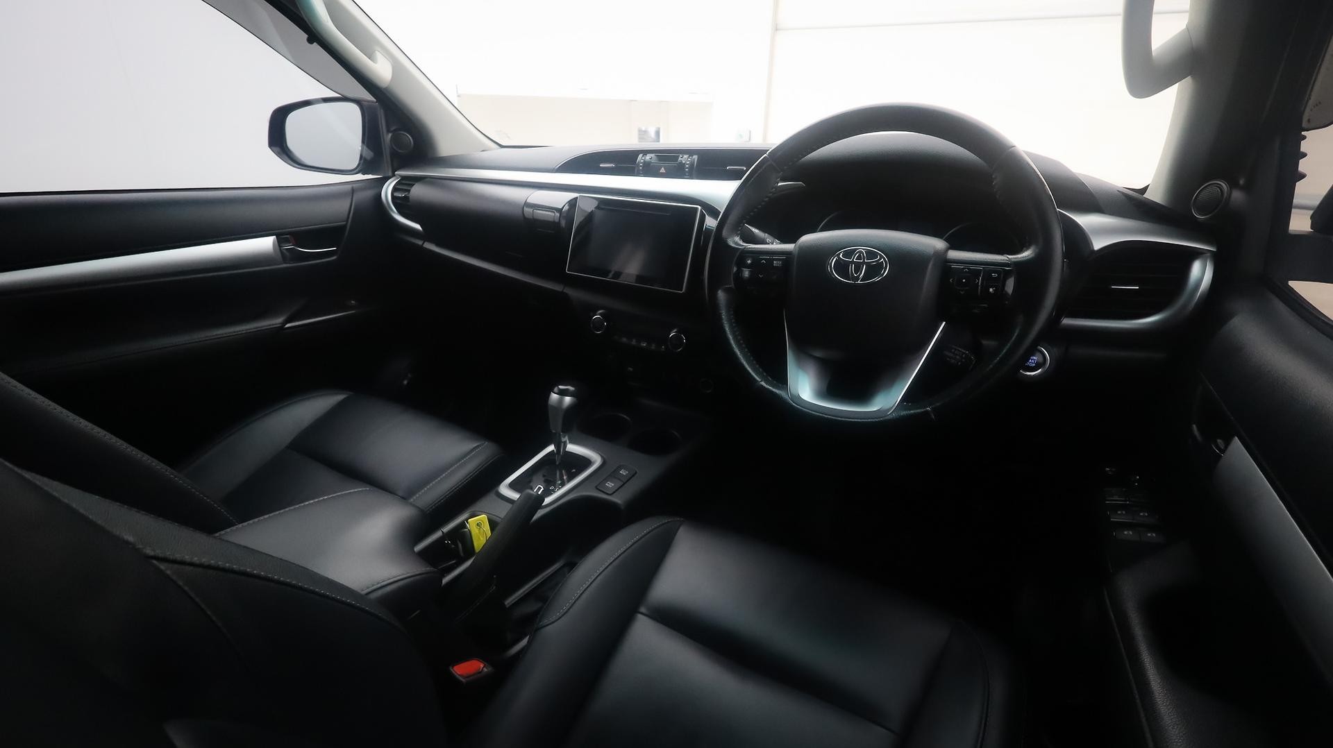 Toyota Hilux image 4