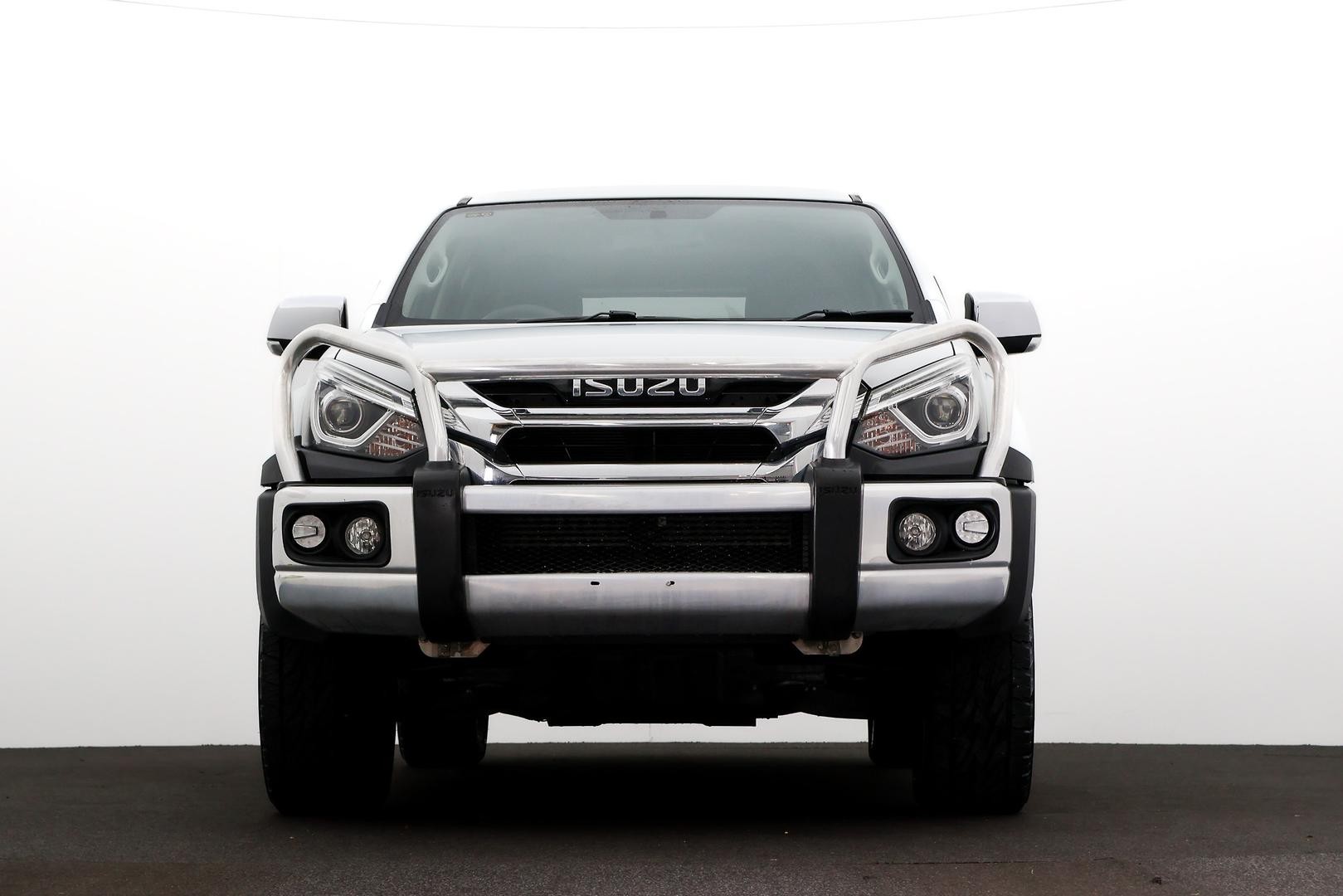 Isuzu Mu-x image 2