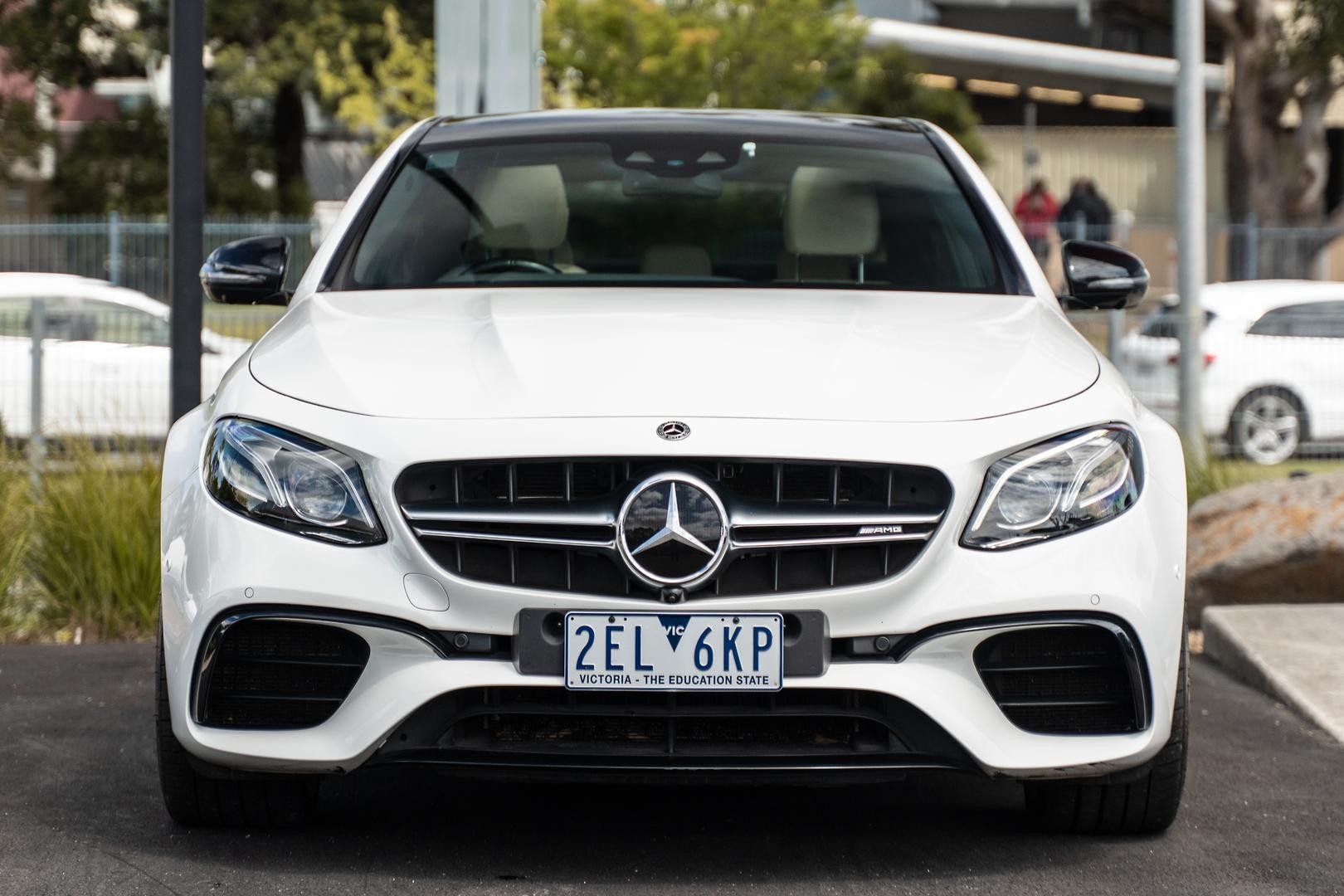 Mercedes Benz E-class image 2