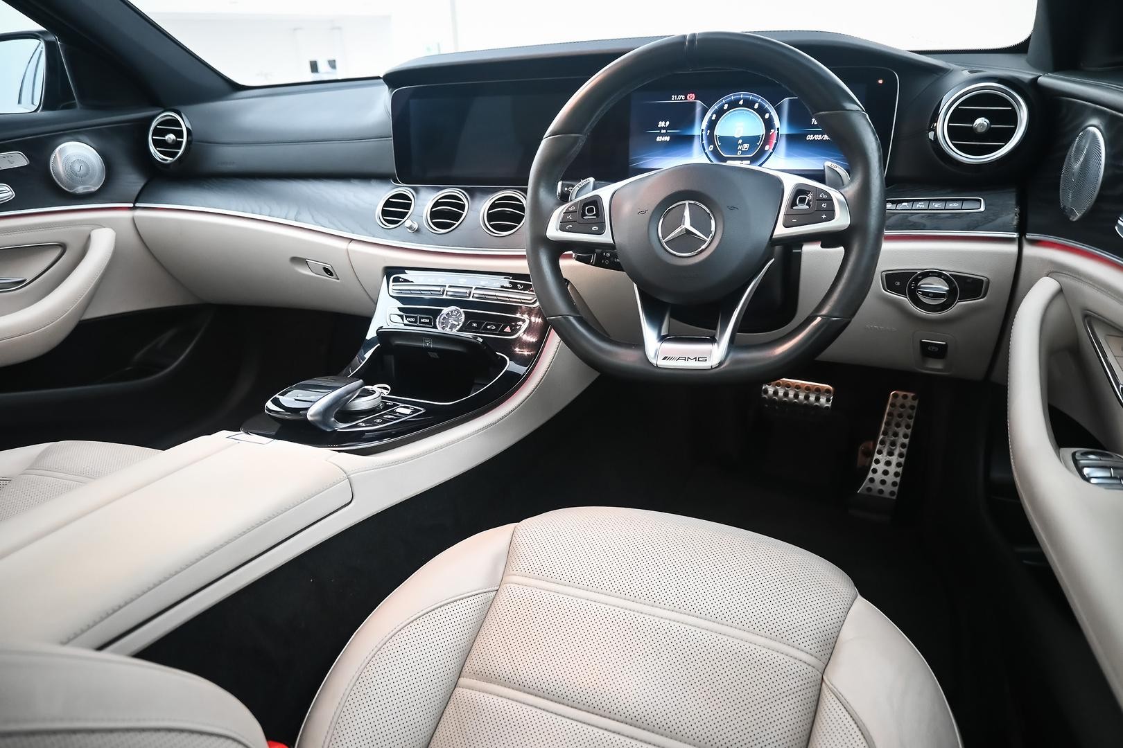 Mercedes Benz E-class image 4