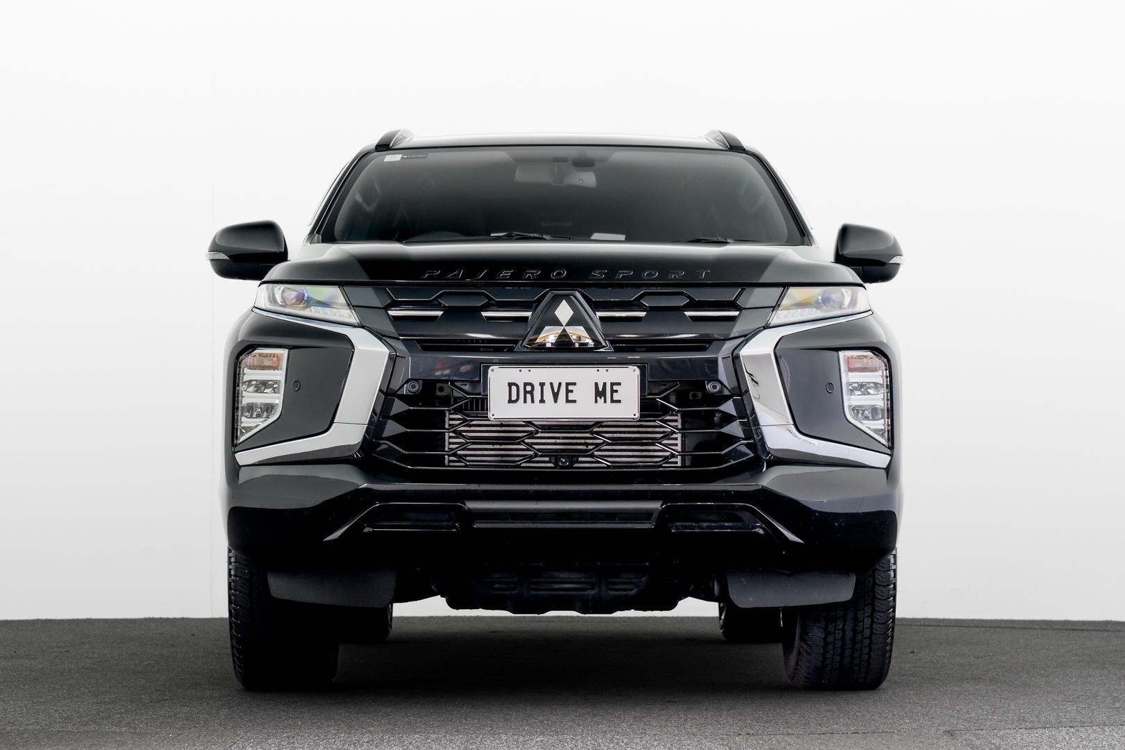 Mitsubishi Pajero Sport image 2