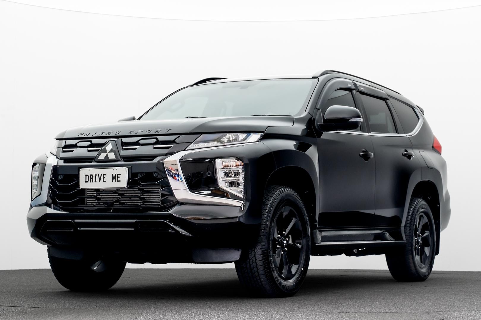 Mitsubishi Pajero Sport image 1