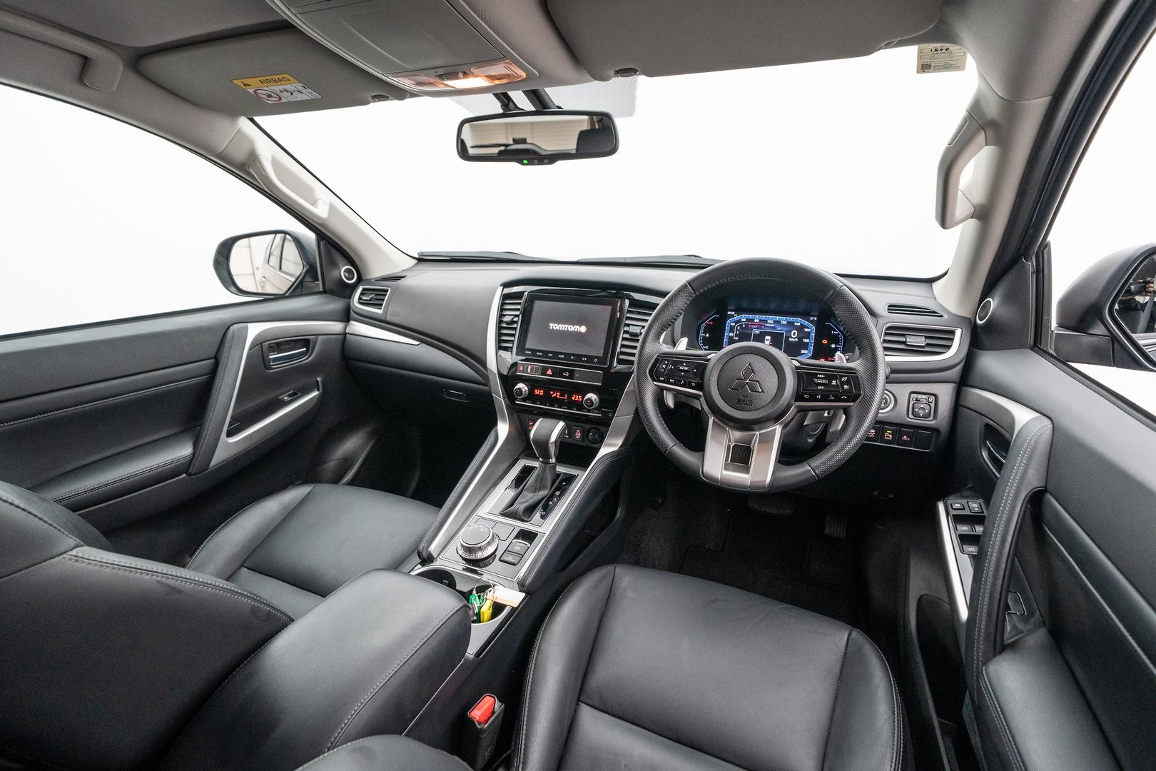 Mitsubishi Pajero Sport image 4