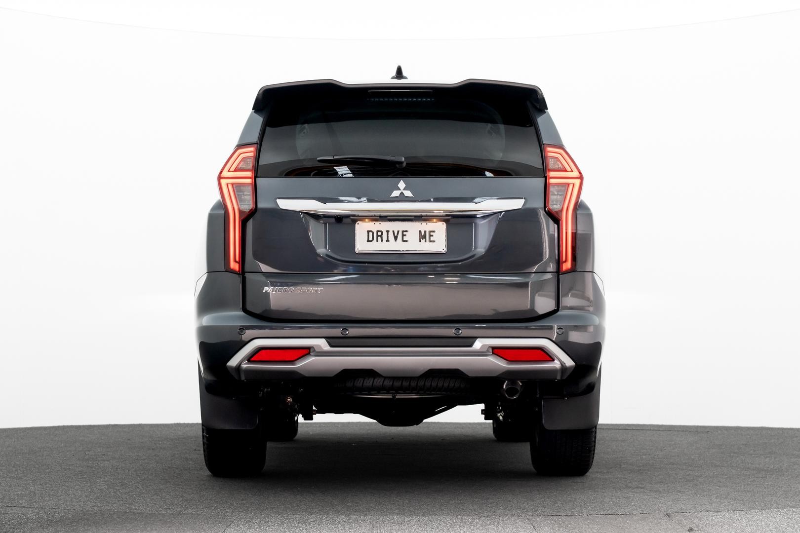 Mitsubishi Pajero Sport image 3