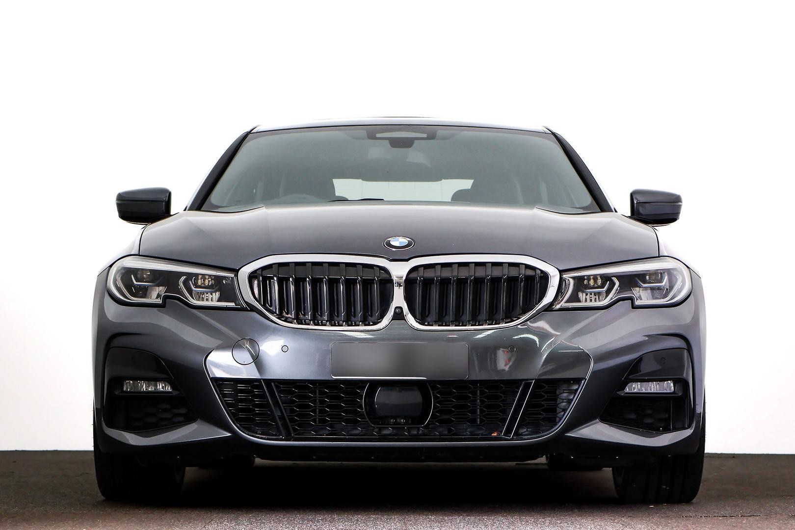 BMW 3 Series image 2