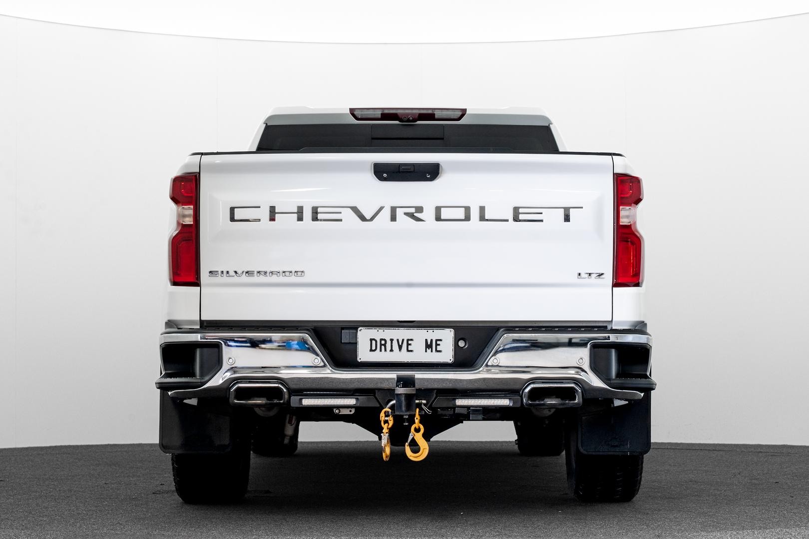 Chevrolet Silverado image 3
