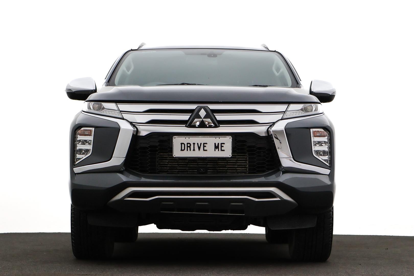 Mitsubishi Pajero Sport image 2