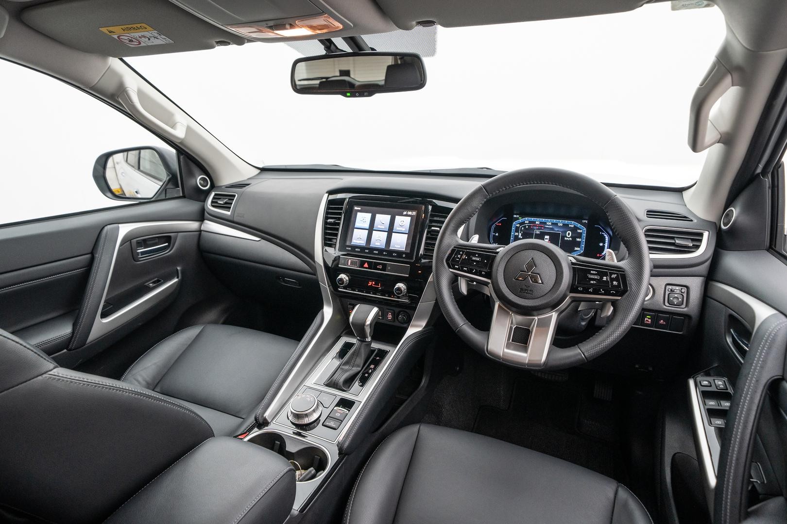 Mitsubishi Pajero Sport image 4