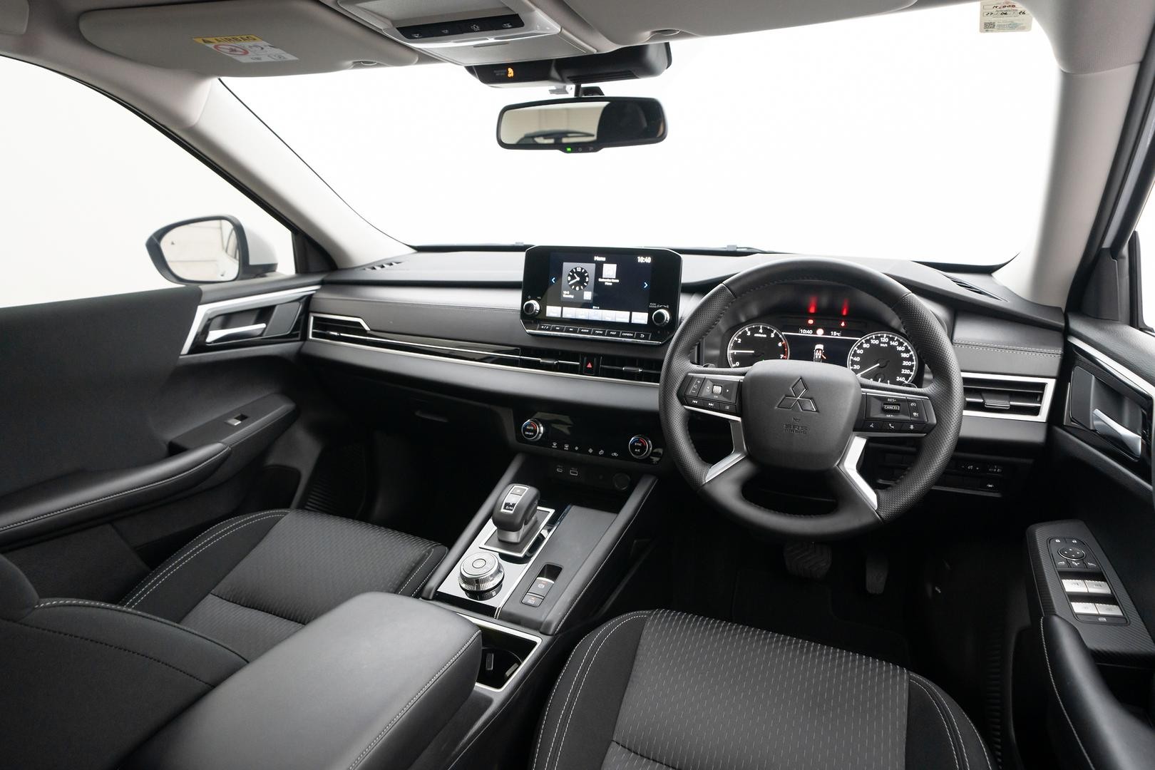 Mitsubishi Outlander image 4