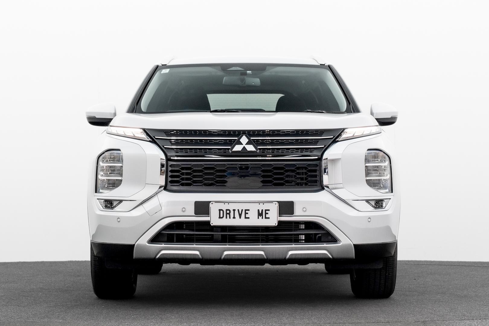 Mitsubishi Outlander image 2