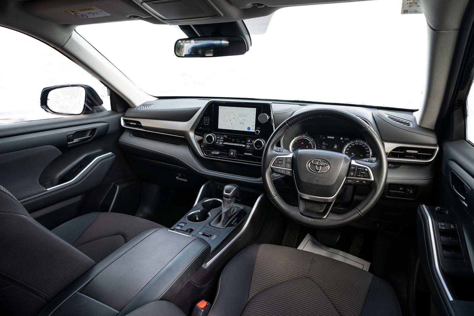 Toyota Kluger image 4