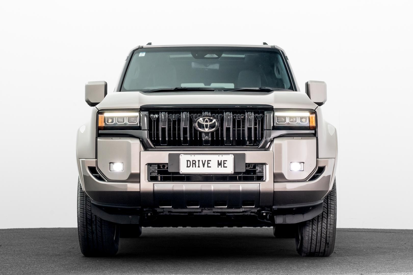 Toyota Landcruiser Prado image 2