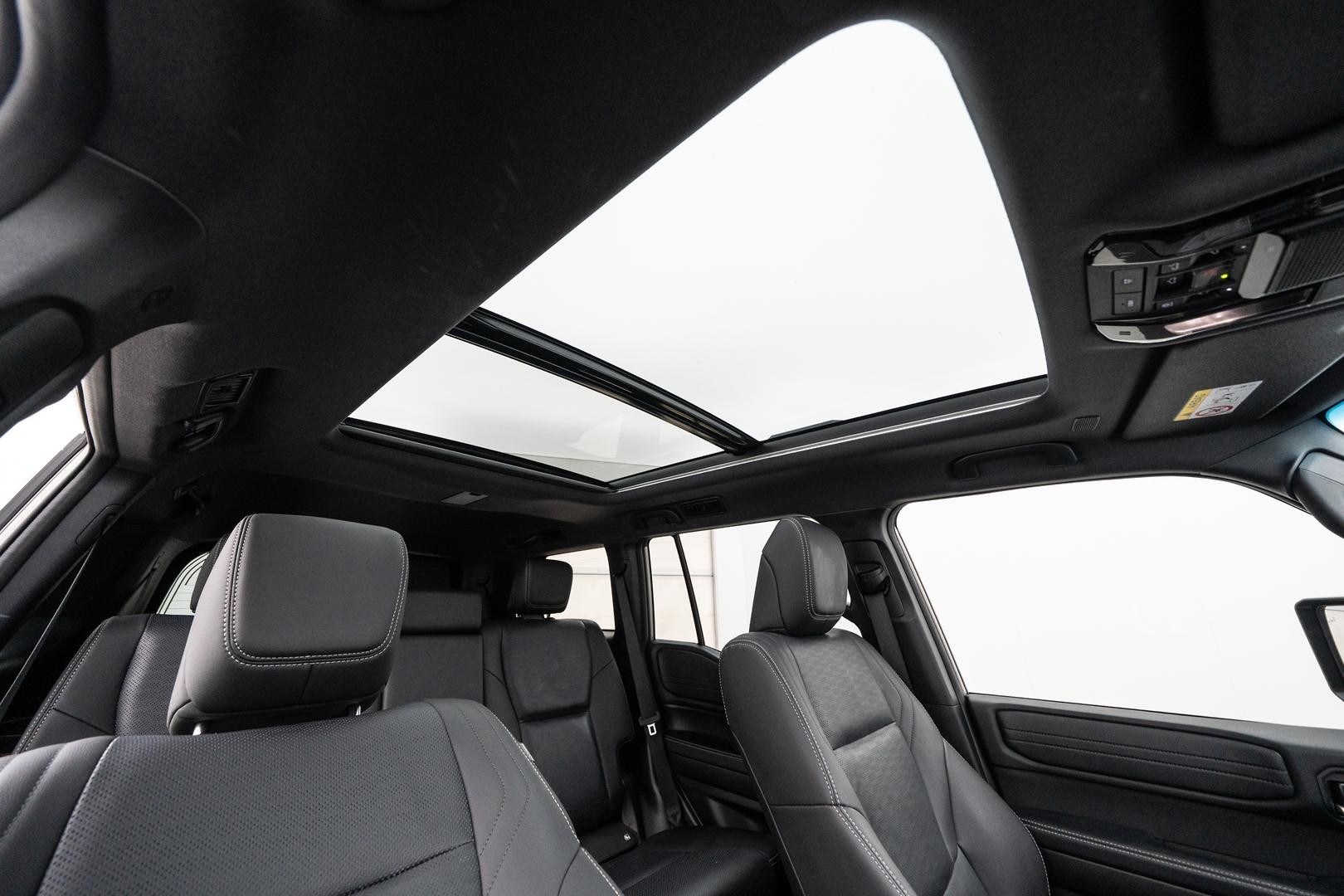 Toyota Landcruiser Prado image 4