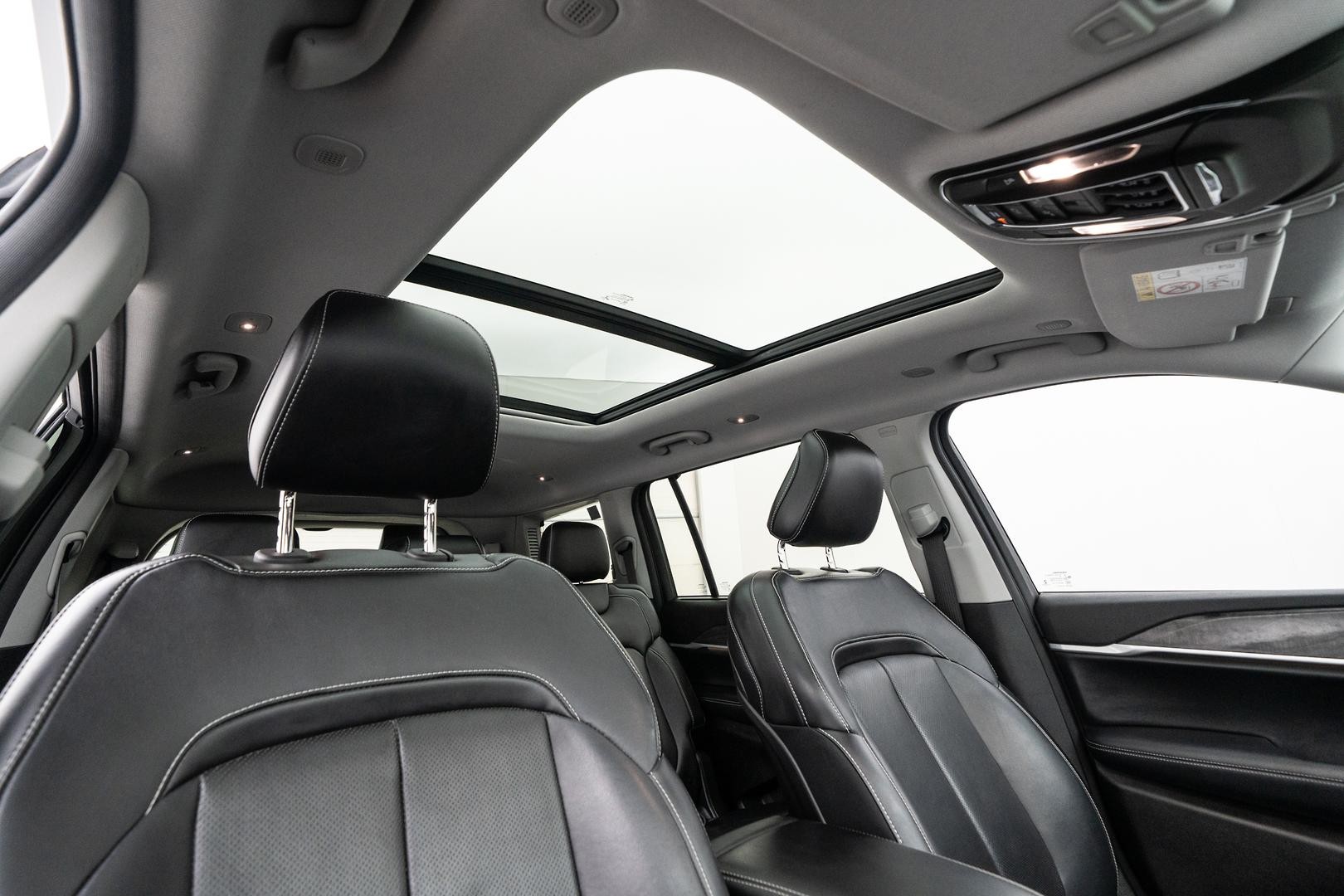 Jeep Grand Cherokee image 4