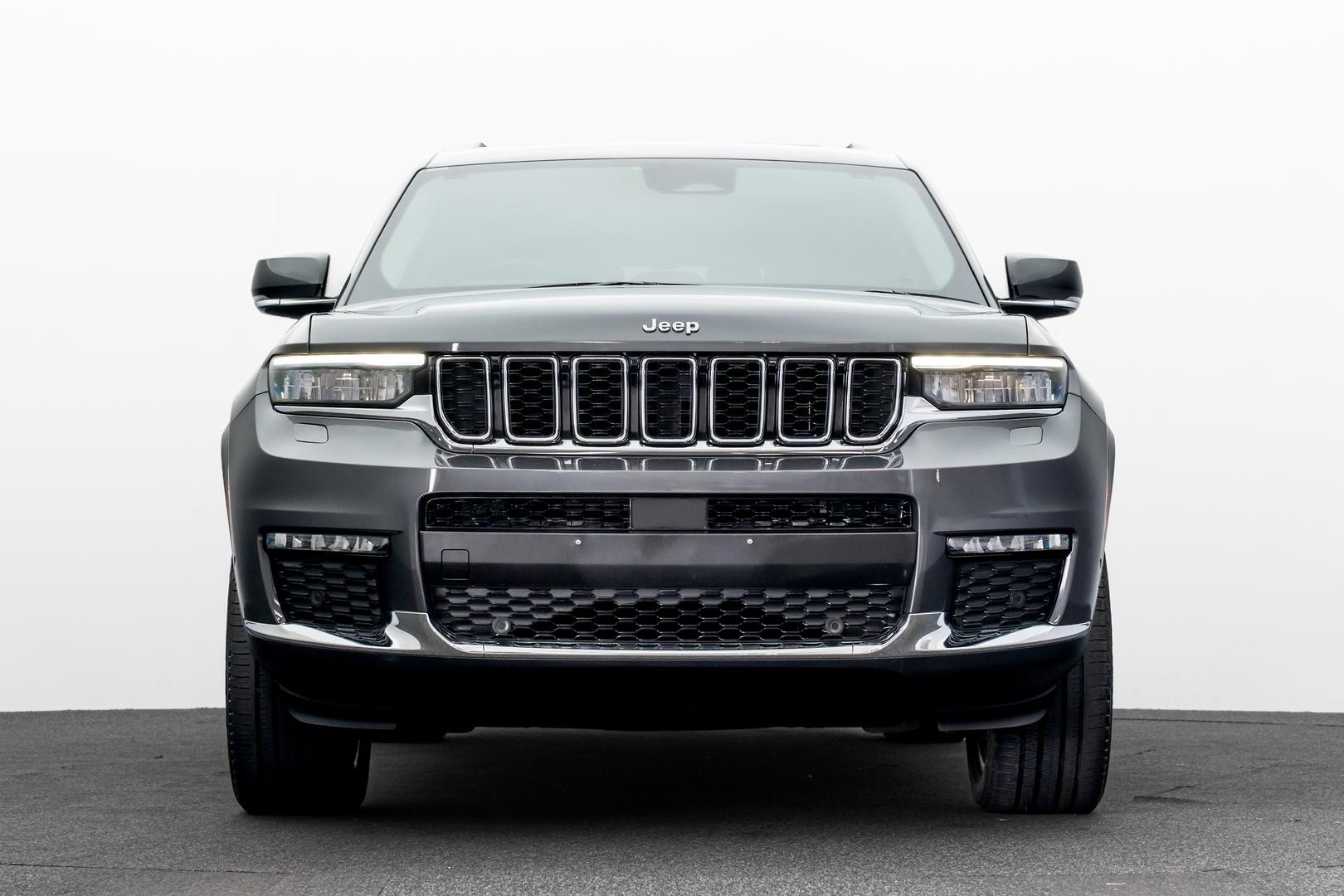 Jeep Grand Cherokee image 2