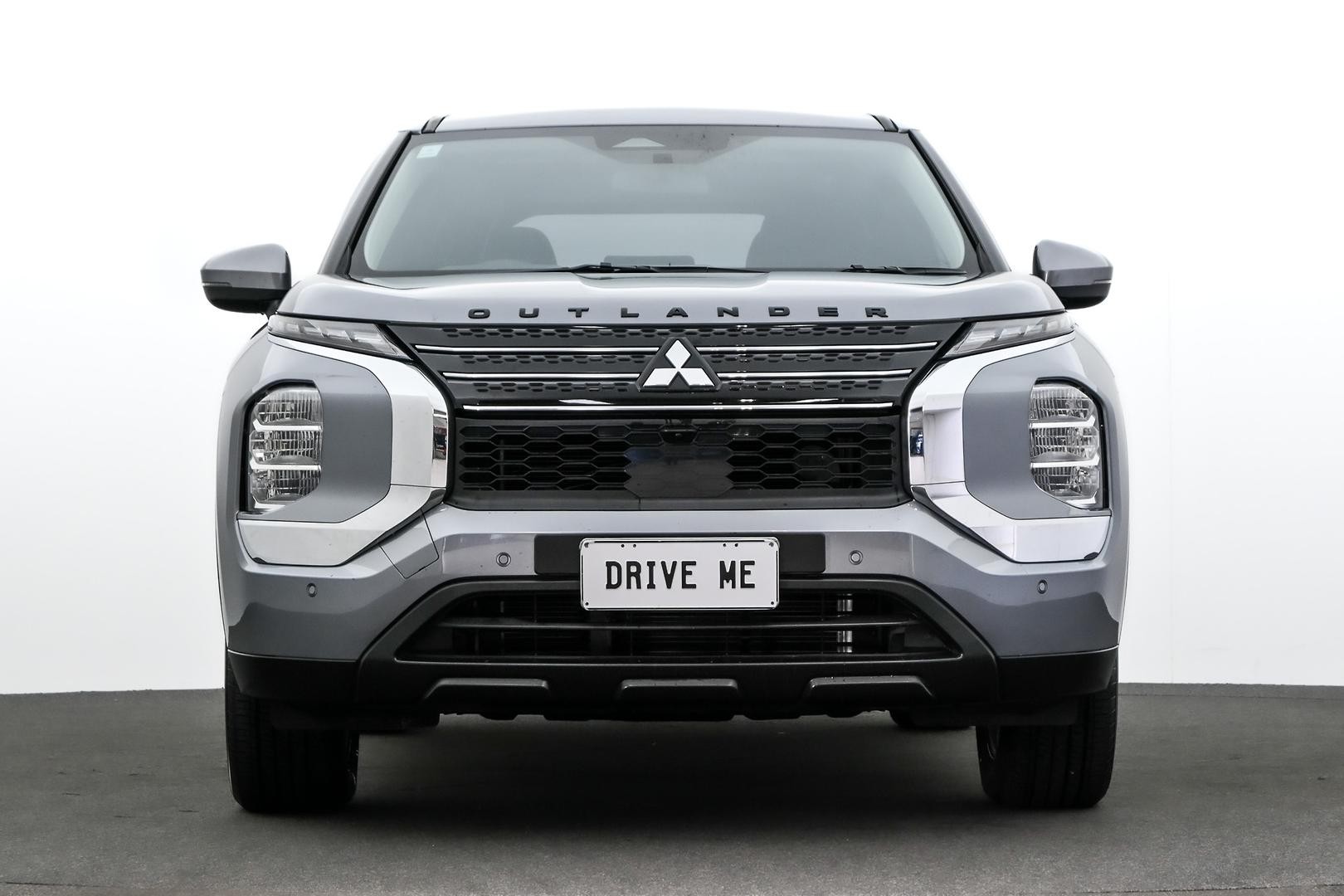 Mitsubishi Outlander image 2