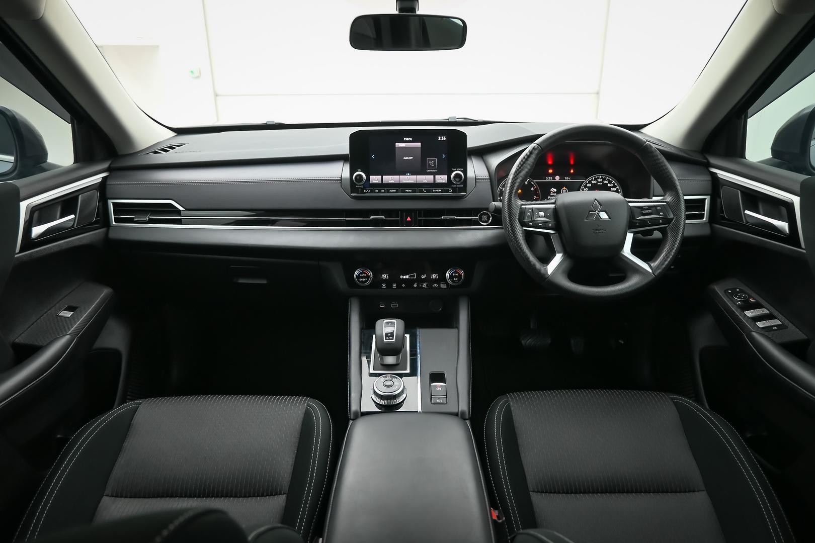 Mitsubishi Outlander image 4