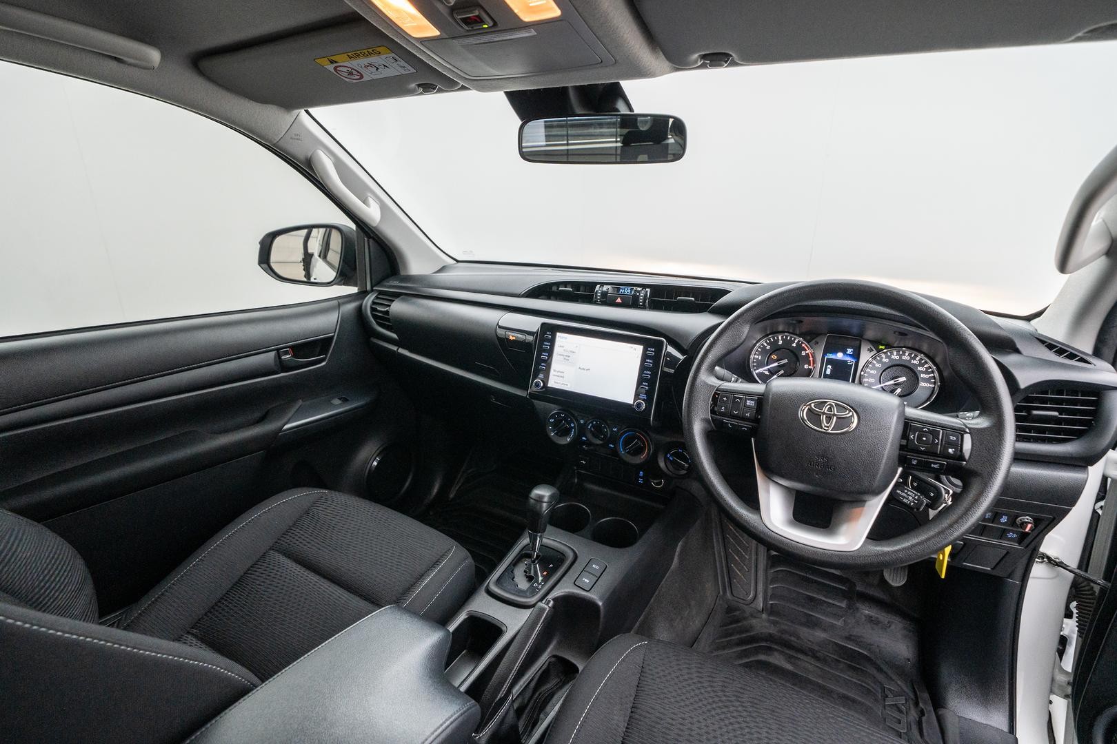 Toyota Hilux image 4