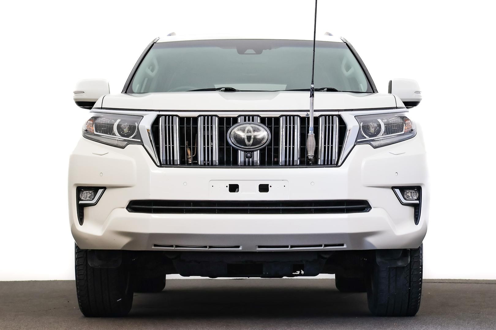 Toyota Landcruiser Prado image 2