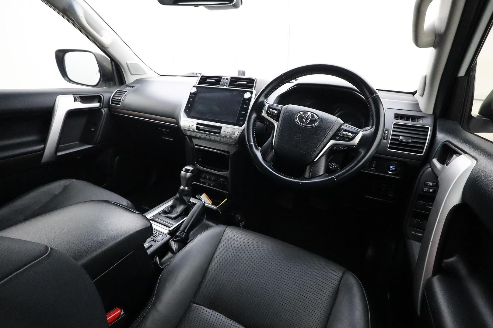 Toyota Landcruiser Prado image 4