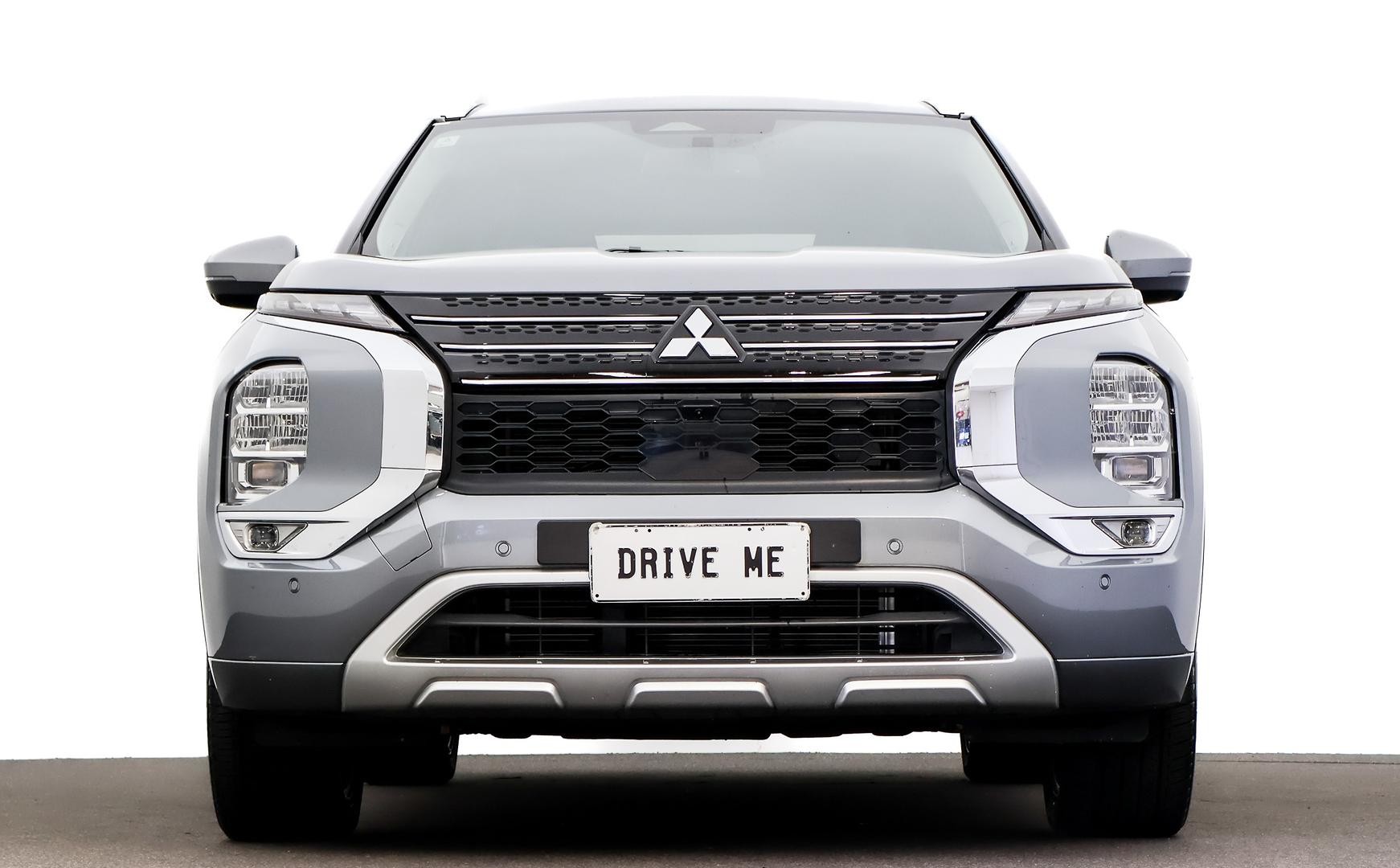 Mitsubishi Outlander image 2