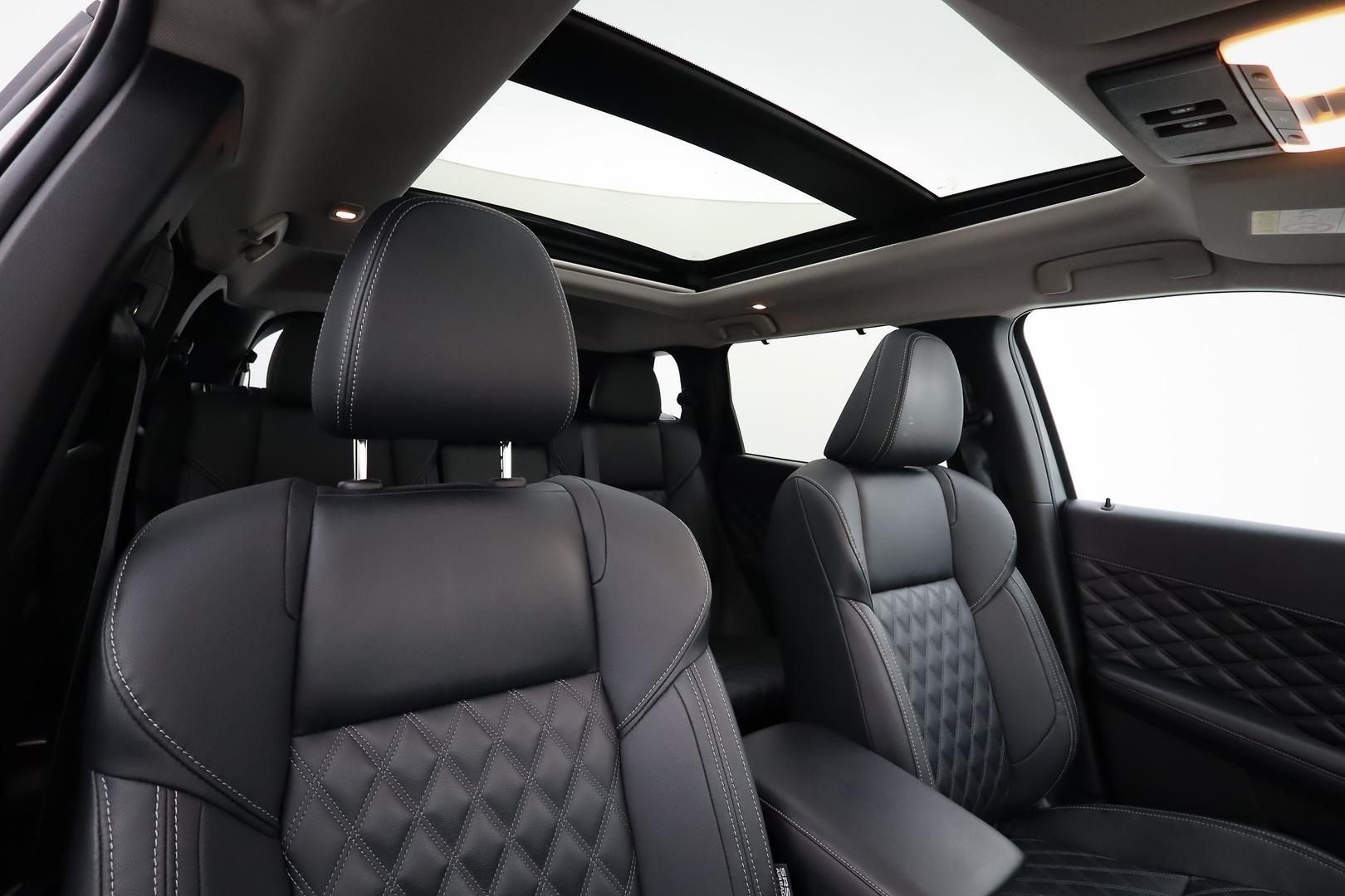 Mitsubishi Outlander image 4