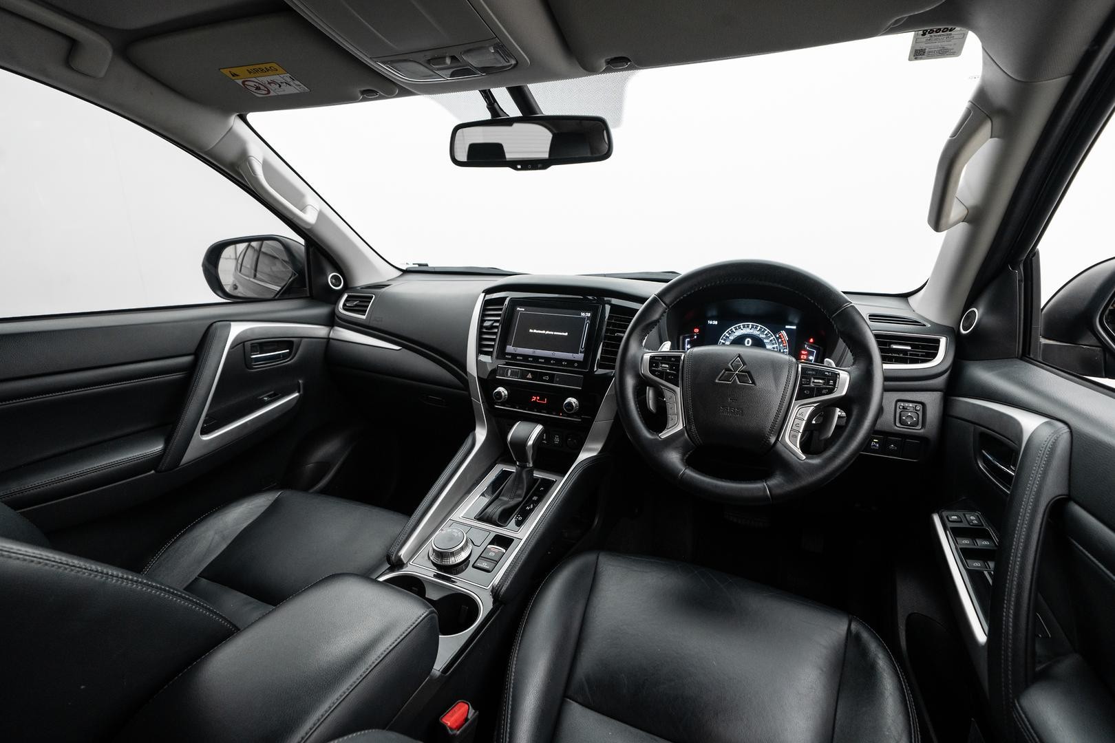 Mitsubishi Pajero Sport image 4