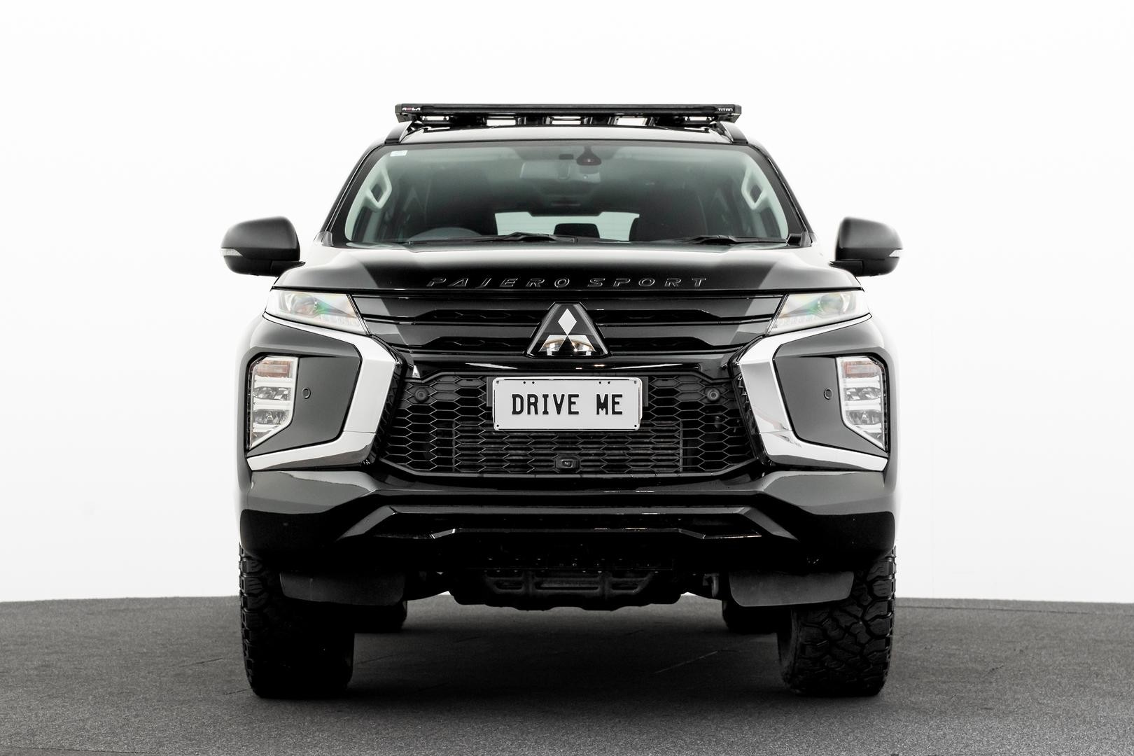 Mitsubishi Pajero Sport image 2