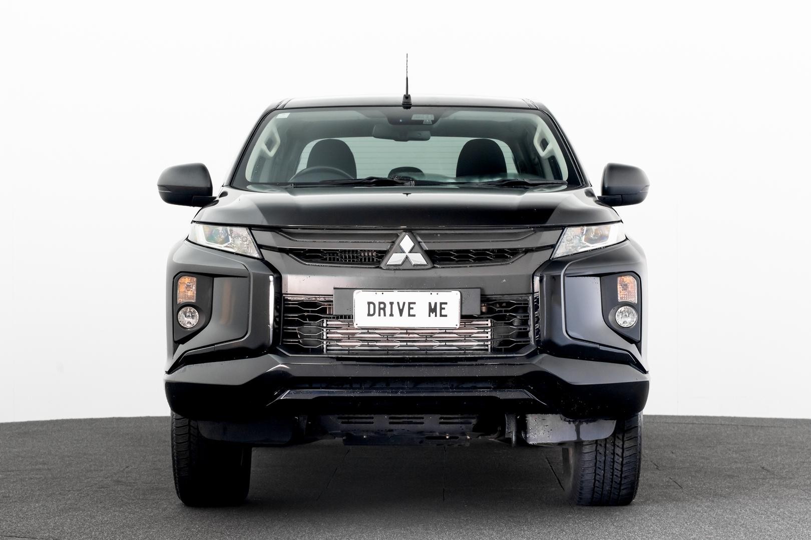 Mitsubishi Triton image 2