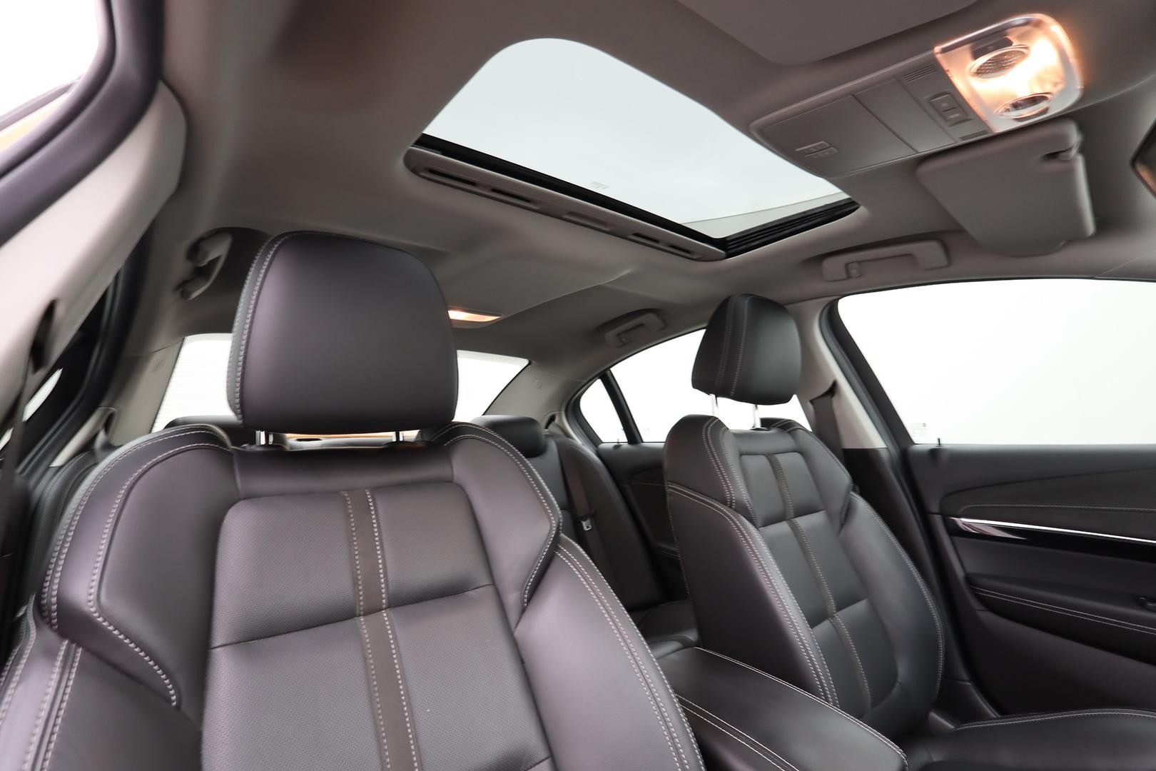 Holden Commodore image 4