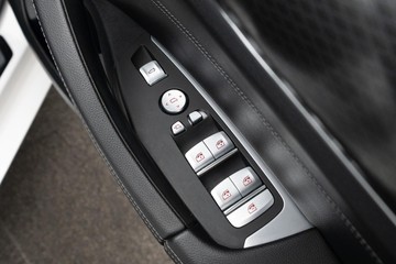 https://dvg-vehicle-assets.s3.amazonaws.com/U19695/rjdpzl4s0187nws0hngqhosd.jpg