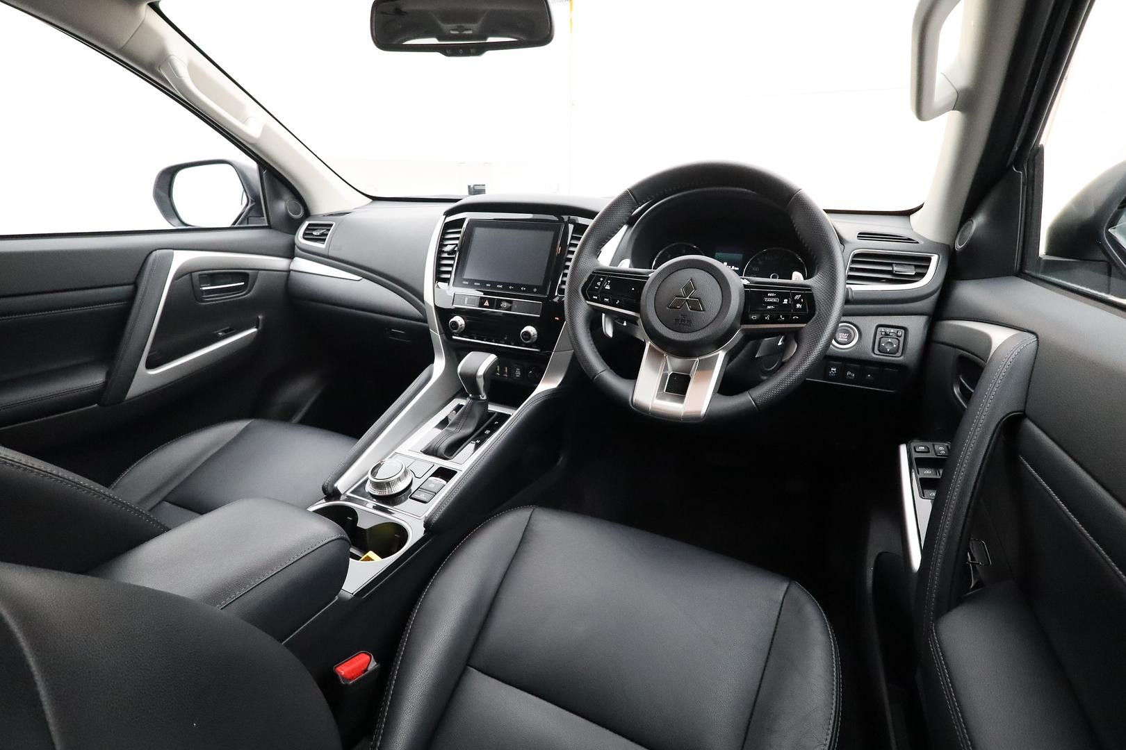 Mitsubishi Pajero Sport image 4