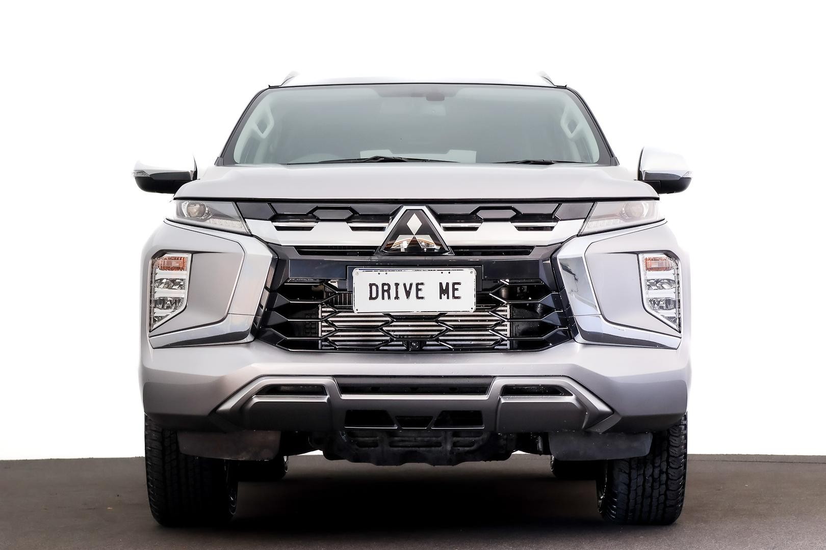 Mitsubishi Pajero Sport image 2