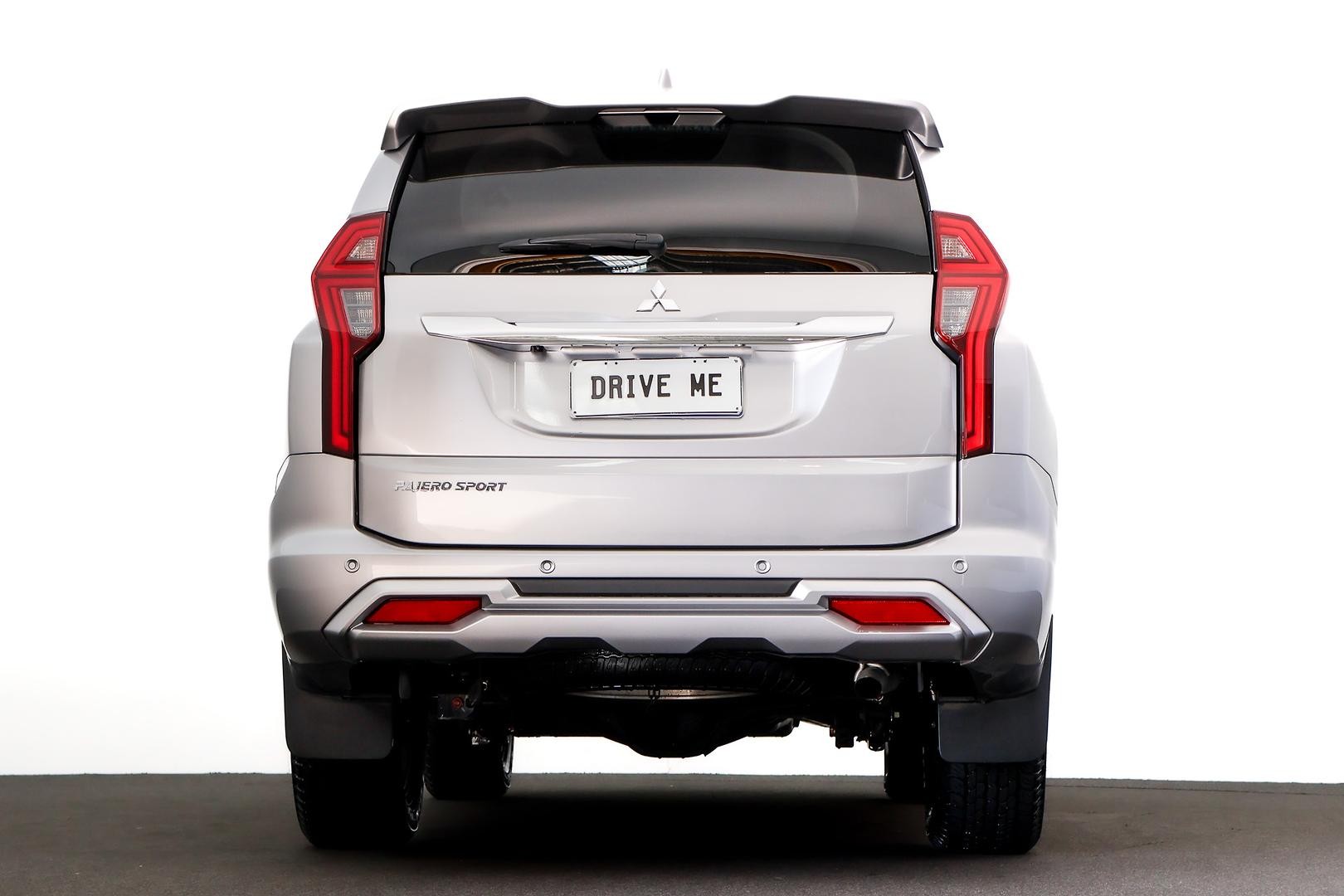 Mitsubishi Pajero Sport image 3