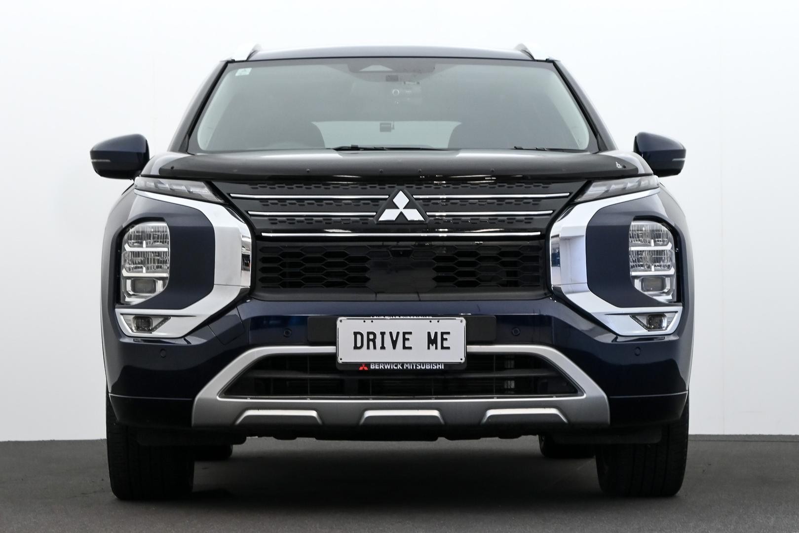 Mitsubishi Outlander image 2