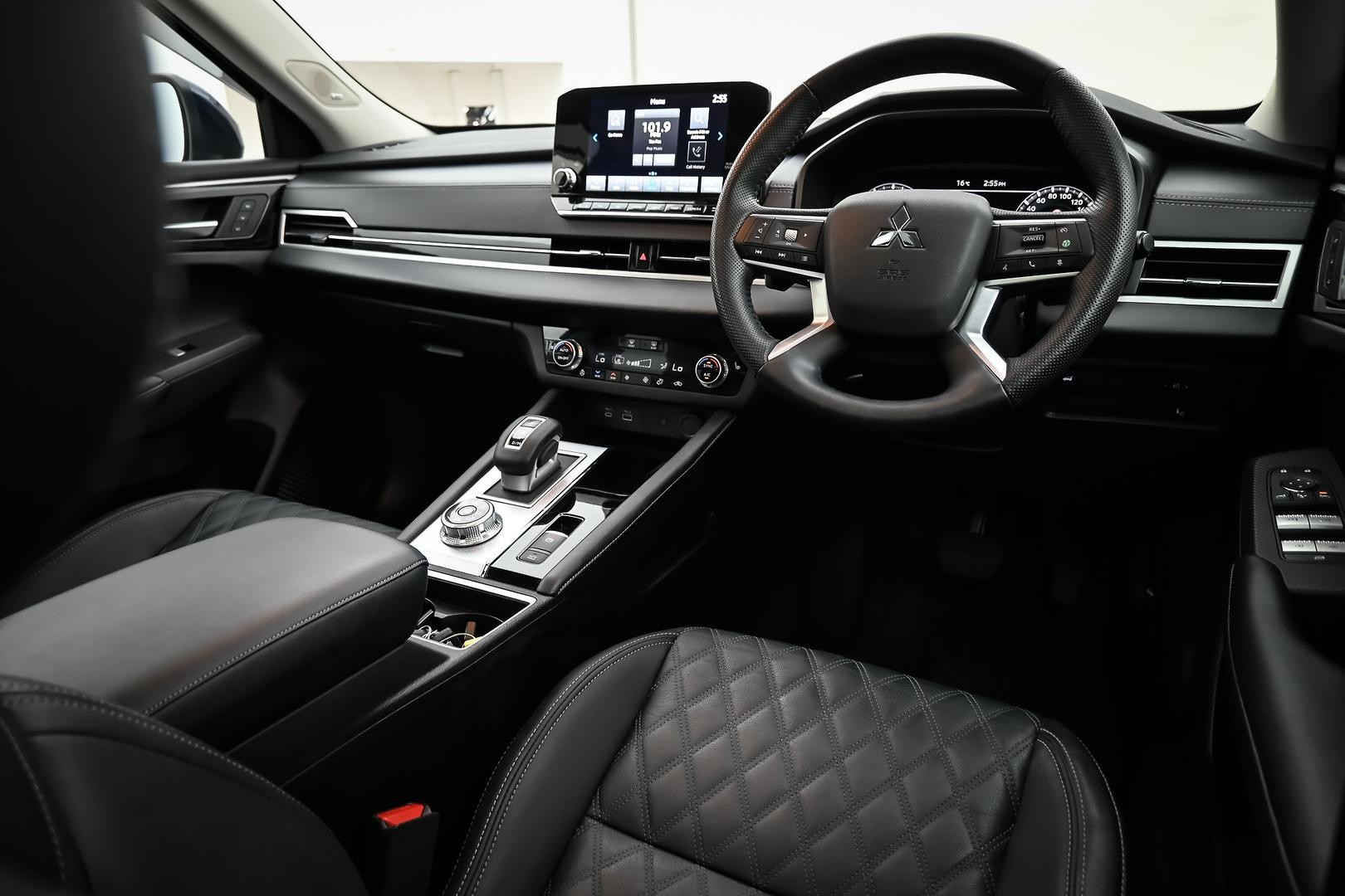 Mitsubishi Outlander image 4