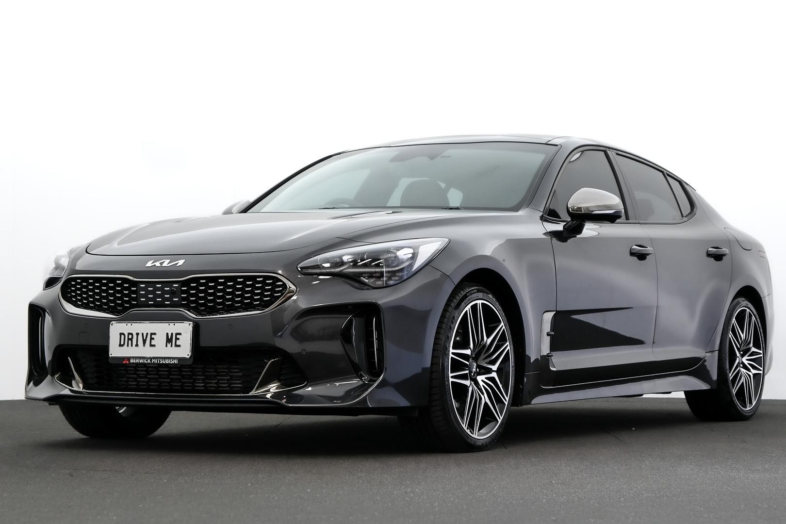 Kia Stinger image 1