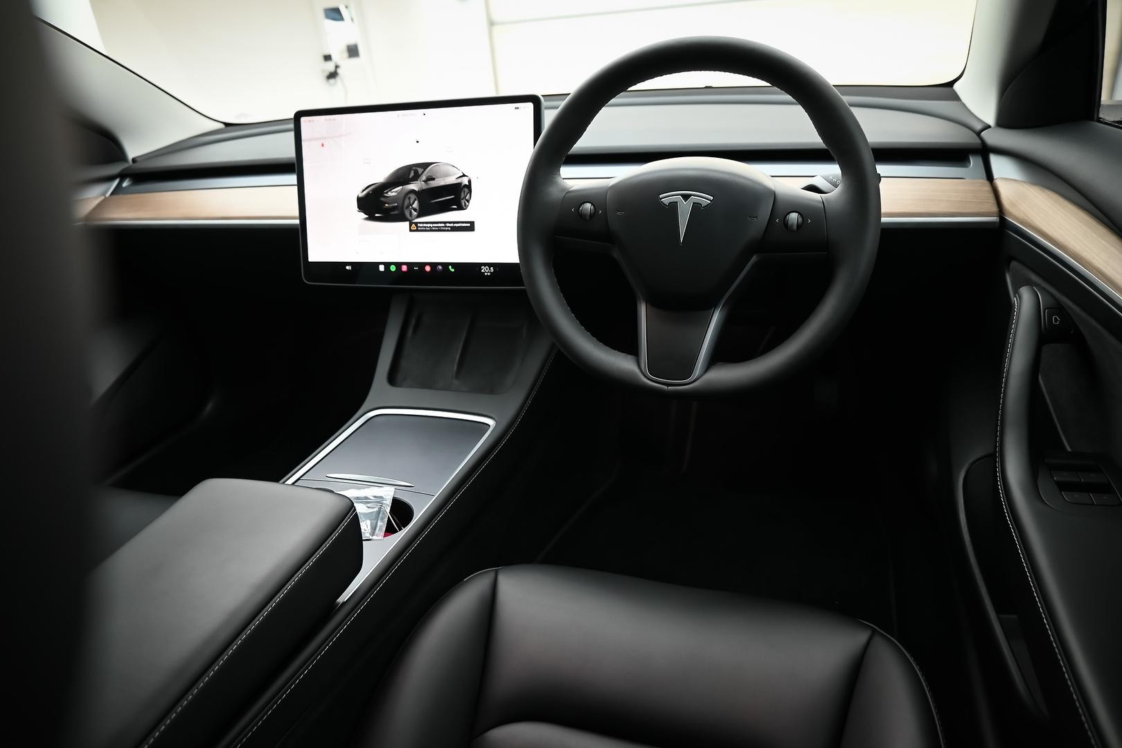 Tesla Model 3 image 4