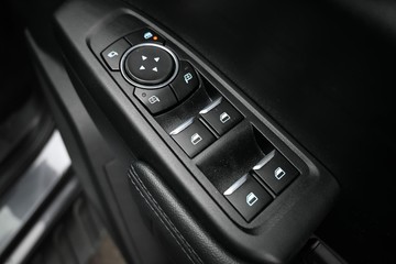 https://dvg-vehicle-assets.s3.amazonaws.com/U19725/4rhfn7q39o91vk0xypz51tj9v.jpg