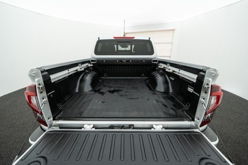 https://dvg-vehicle-assets.s3.amazonaws.com/U19731/f4l68ub4fkiai36liu2yqo15v.jpg