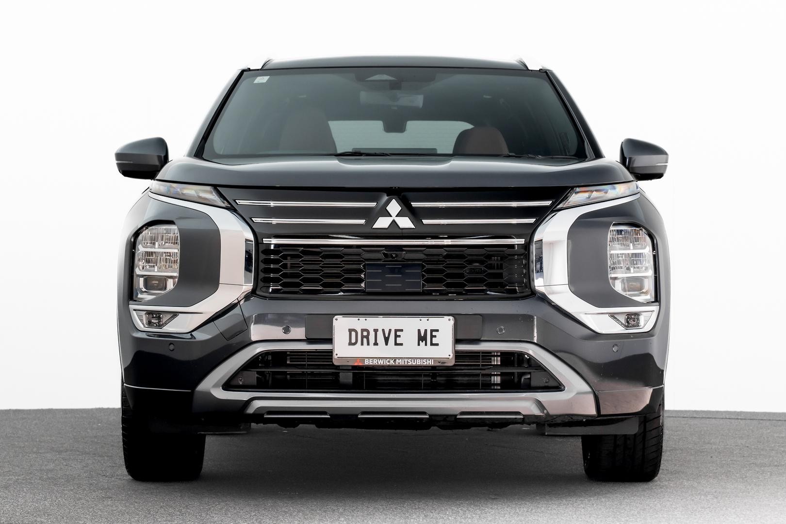 Mitsubishi Outlander image 2