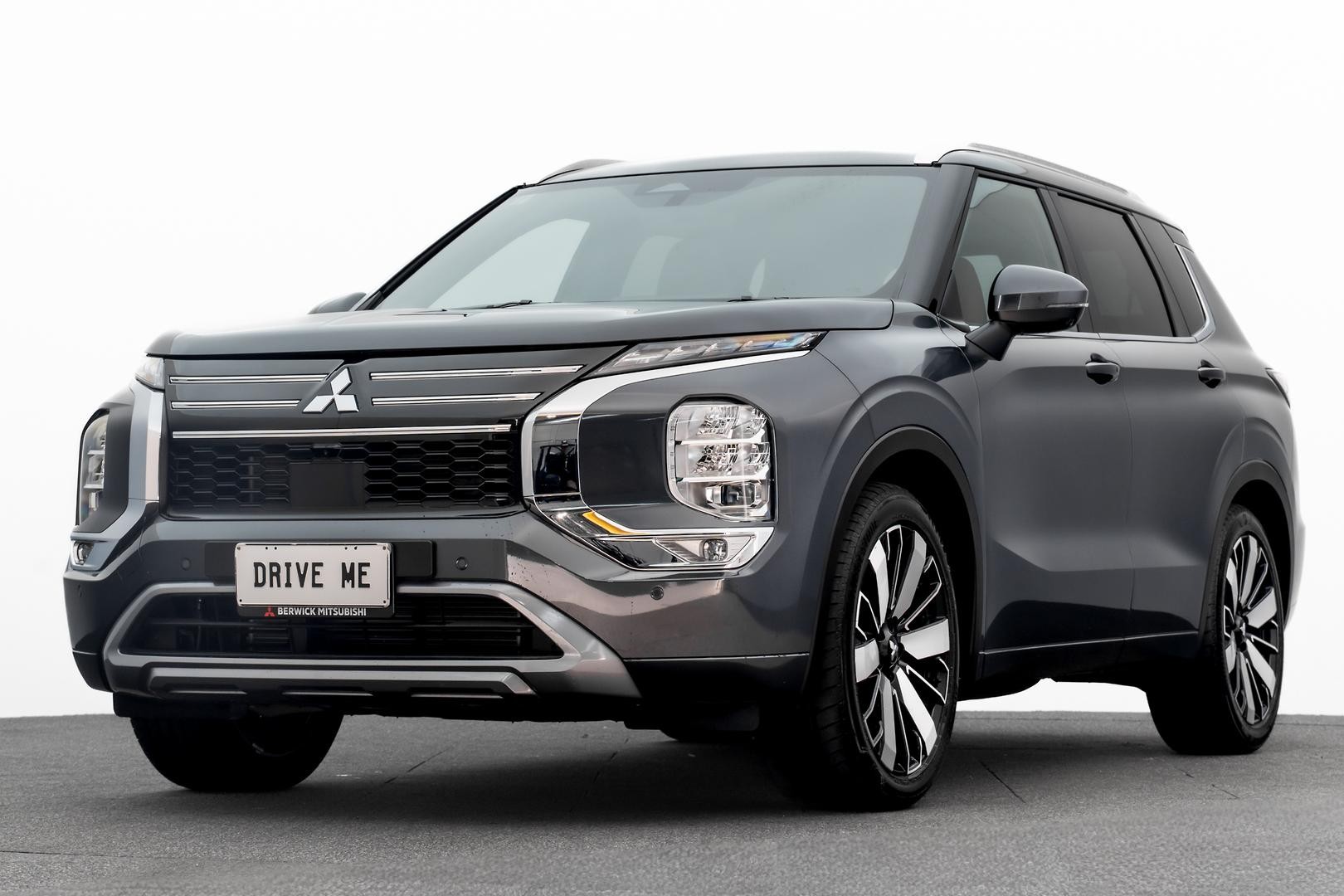 Mitsubishi Outlander image 1