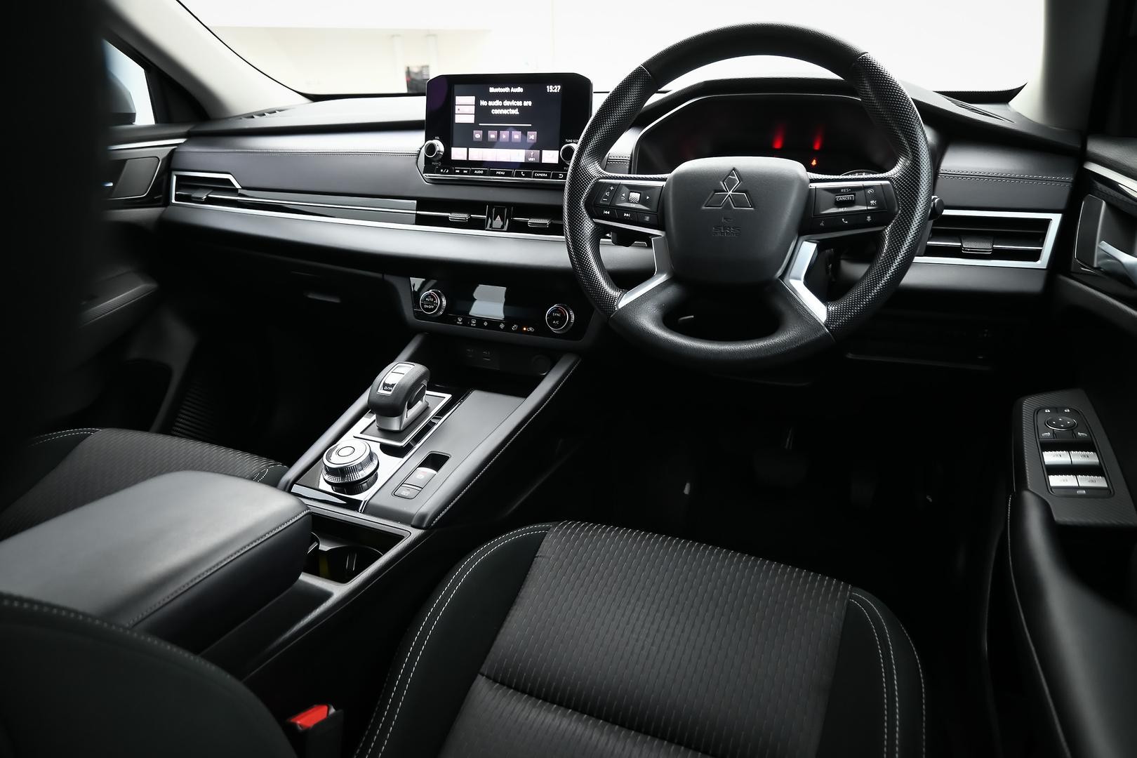 Mitsubishi Outlander image 4