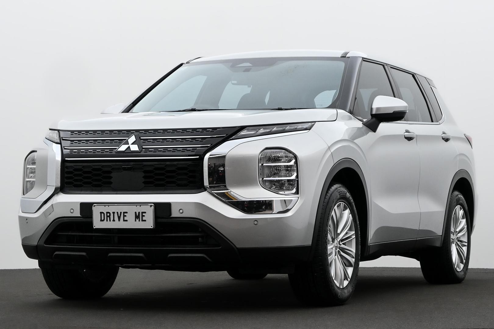 Mitsubishi Outlander image 1