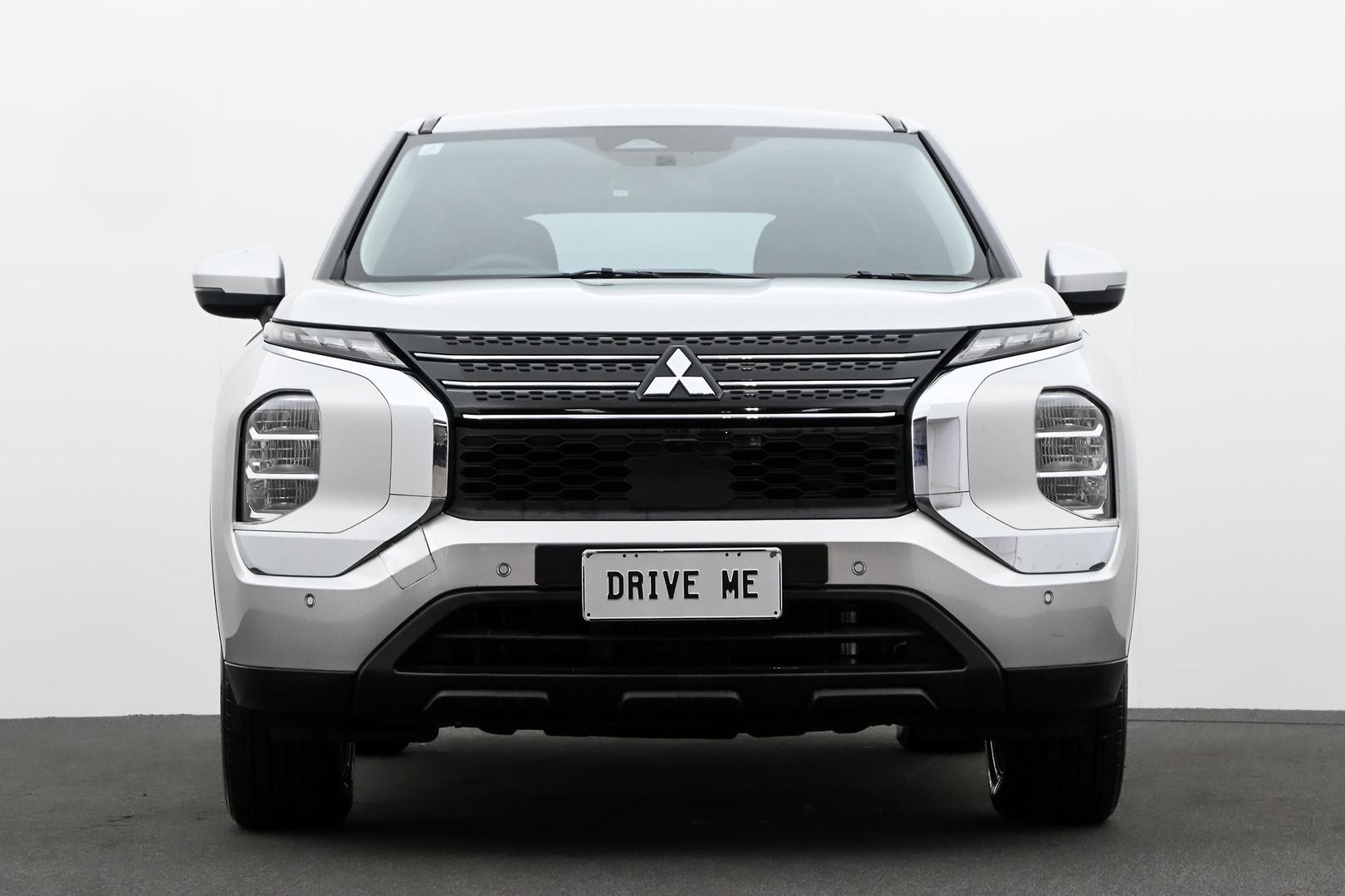 Mitsubishi Outlander image 2