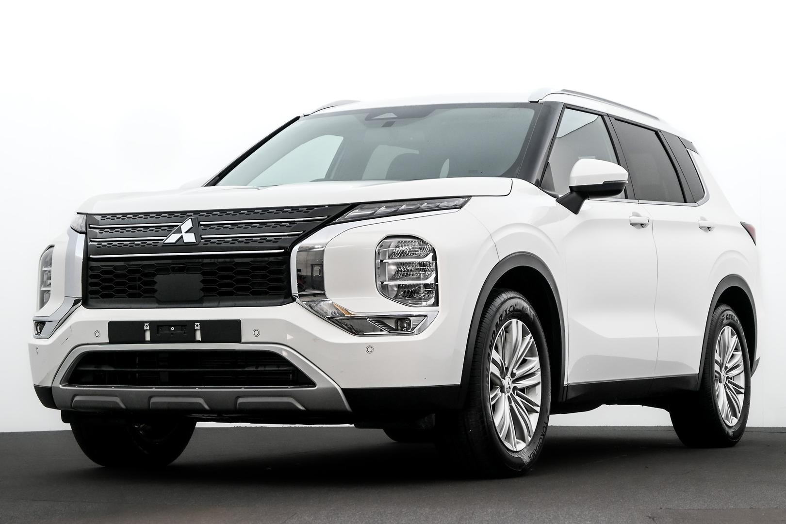 Mitsubishi Outlander image 1
