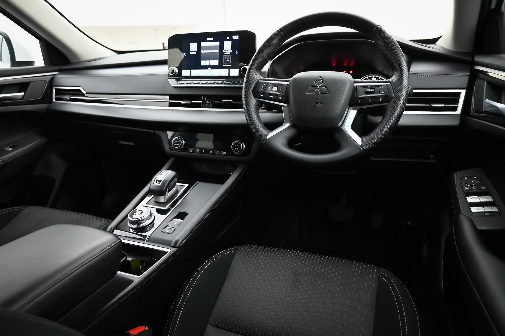 Mitsubishi Outlander image 4